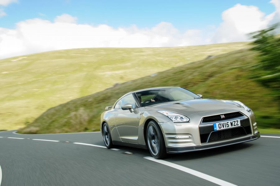  Nissan GT-R 45th Anniversary 2015 года  (UK) (фото 2 из 38)